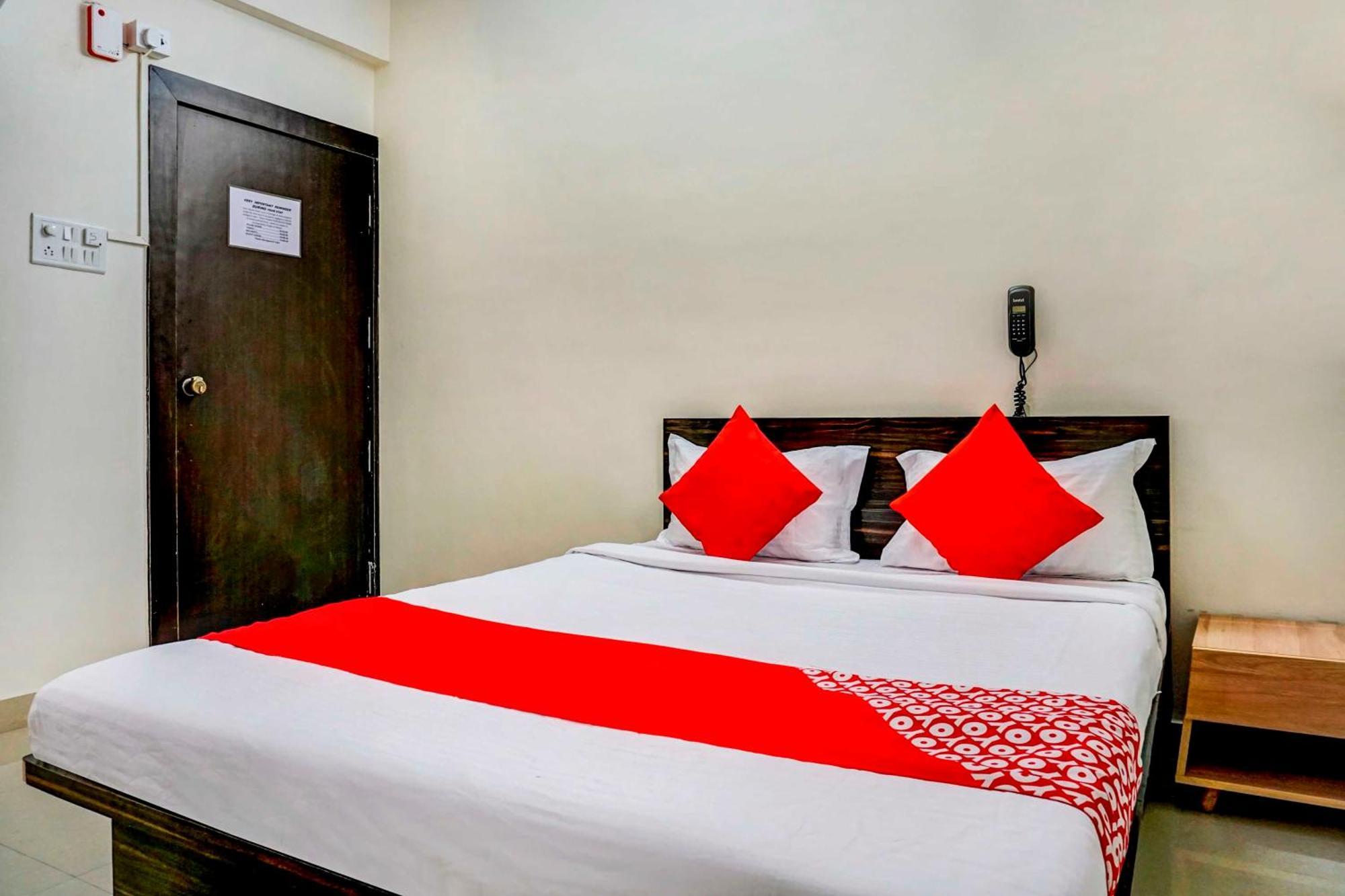 Hotel O Komfort Inn Пуна Экстерьер фото